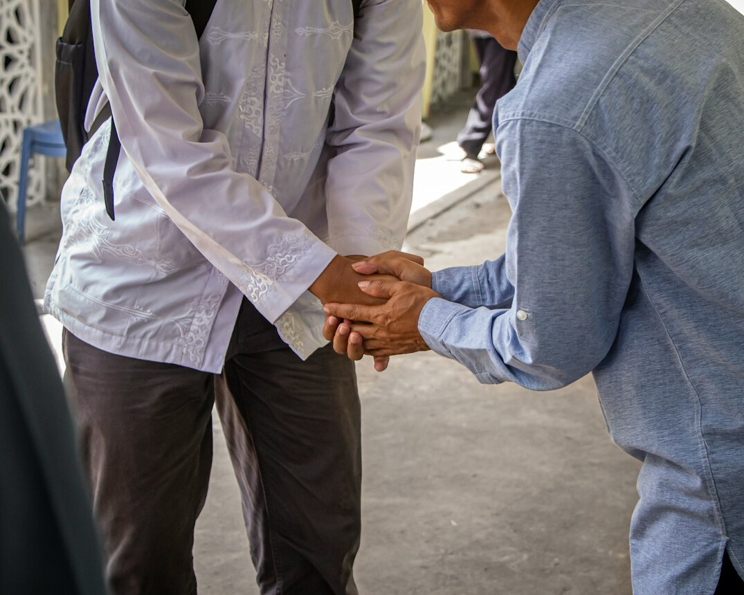 business handshake agreement